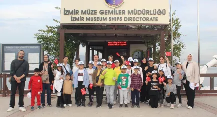 İzmir’de öğrenciler dil becerilerini gezerek pekiştiriyor