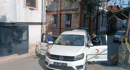 İzmir haber: Yemek dağıtan Kızılay çalışanı vuruldu