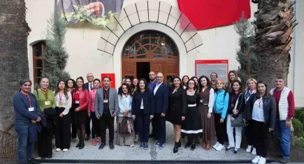 İzmir Öğretmen Akademileri kapsamında ‘Felsefe ve Düşünce Akademisi’ gerçekleştirildi