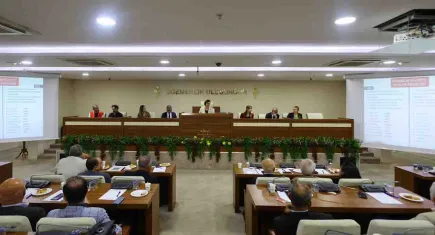 Karabağlar'da yılsonu değerlendirme toplantısı: Başkan Kınay muhtarlarla buluştu