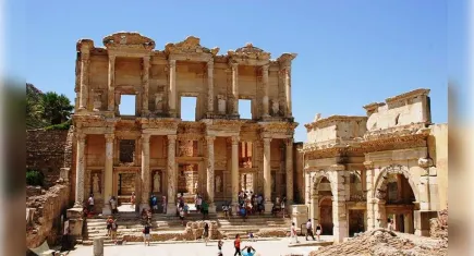 Selçuk’ta keşfedilen Hellenistik kule koruma altına alındı