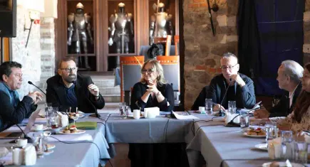 İzmir Şehir Tiyatroları Danışma Kurulu toplandı: Sahne ve oyun sayısını artırılacak