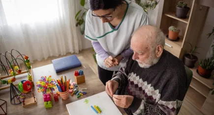 “Basit unutkanlık” sandığınız şey alzheimer habercisi olabilir! Uzmandan 10 kritik uyarı