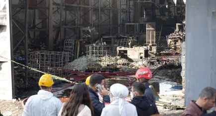 Kocaeli'de kozmetik fabrikasında yangın faciası: Bilirkişi heyeti fabrikada inceleme yaptı