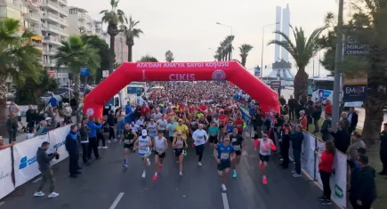 İzmirliler, Karşıyaka'da Ata’dan Ana’ya koştu