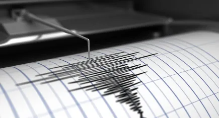Balıkesir Sındırgı’da peş peşe depremler! Çevre iller de sallandı