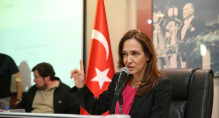 Karşıyaka’da pazar yeri krizi: 50 kişilik grup tel örgüleri yıktı, Belediye Başkanı Ünsal gözyaşlarıyla anlattı