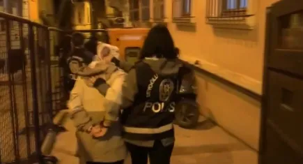 Kağıthane’de yasaklı madde operasyonu: Eşi cezaevine giren kadının zehir ticaretini sürdürdüğü ortaya çıktı 