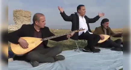Van Gölü’nde kuraklık türkülerle anlatıldı