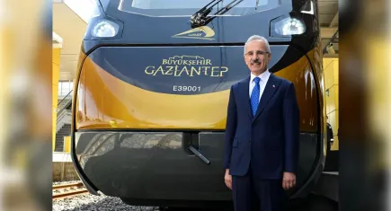 Bakan Uraloğlu Duyurdu: Yerli Milli Tren Setleri Şehir İçi Ulaşımı Güçlendirecek