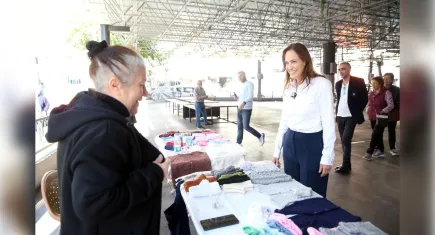 Karşıyaka’yı mahalle mahalle gezen Başkan Ünsal vatandaşlarla buluştu