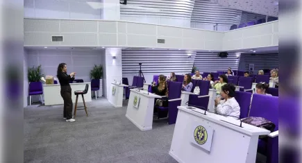 Buca Belediyesi'nden  personeline işaret dili eğitimi