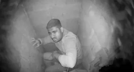 Kablo çekerken havalandırma boşluğuna düştü, duvar kırılarak kurtarıldı