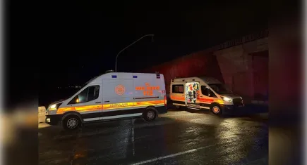 Uşak’ta köprülü kavşak yakınında kaza: Biri bebek 10 yaralı