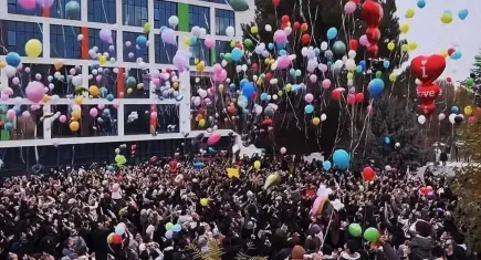 Malatya’da minik kahramanlar için binlerce balon gökyüzüne uçtu