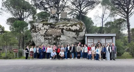 Menderes Belediyesi'nden öğretmenlere Bergama gezisi