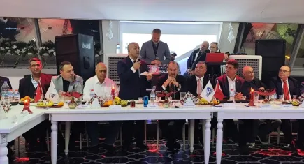 MHP’den İzmir’de dikkat çeken buluşma: “Terör bitsin mi, bitmesin mi?” sorusu gündem oldu