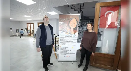 Otizmin sınırlarını aşan sanat: Tuğcan’ın resim sergisi açıldı