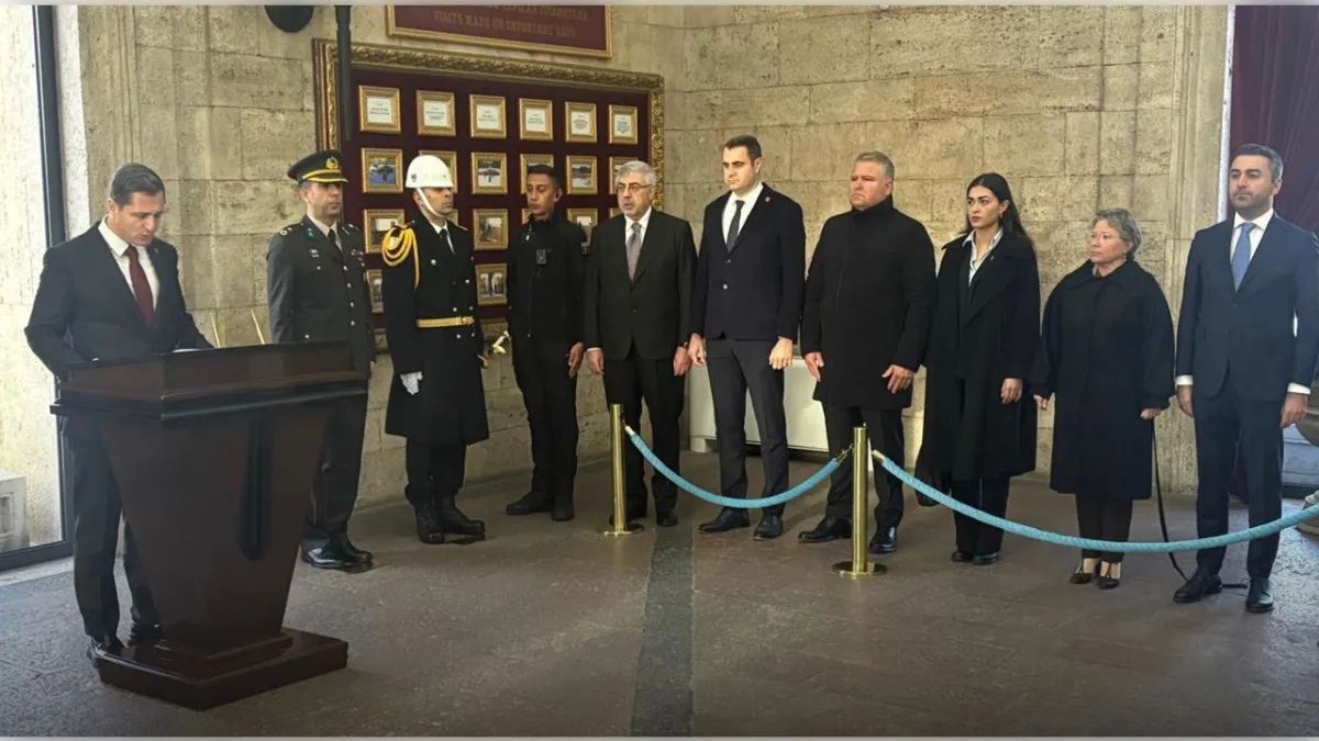 CHP İzmir’den kurultay öncesinde Anıtkabir ziyareti