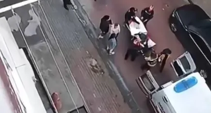 Eşini önce dövüp kalçasını kırdı, ardından eve kitleyip kaçtı