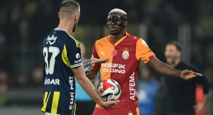 Dev derbide ilk yarı sonucu: Galatasaray 1-0 önde, Fenerbahçe'nin golü VAR'dan döndü!