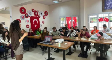 Engelsiz Yaşam Köyü’nde özel gereksinimli bireylere diş sağlığı eğitimi
