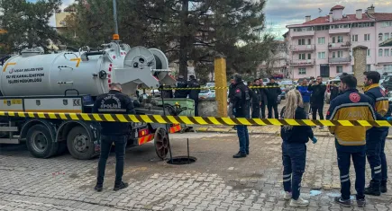 Uşak'ta tıkanan kanalizasyondan cenin çıktı