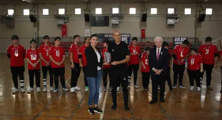 Mavi kapaklar tekerlekli sandalyeye dönüştü