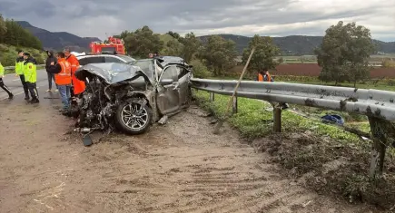 İzmir’de zincirleme trafik kazası: Çekici beş aracı biçti! 2’si jandarma 4 kişi yaralandı