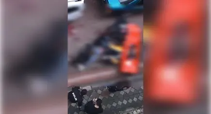 Evinin önünde bıçaklanan taksici yaşamını yitirdi