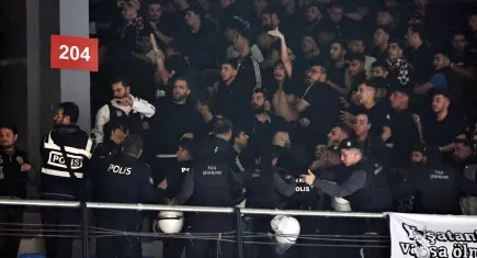 Göztepe ile Beşiktaş arasında oynanan voleybol maçında olaylar çıktı