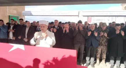 Silah kazasında yaşamını yitiren üsteğmen, memleketinde son yolculuğuna uğurlandı