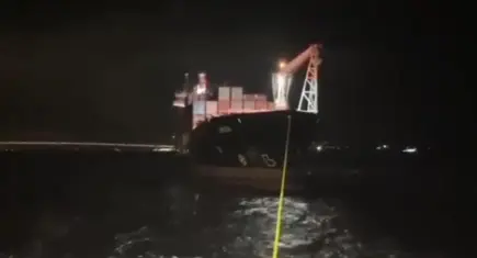 İzmir’den hareket eden gemi Çanakkale Boğazı'nda arıza yaptı