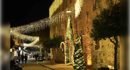 Çeşme’de yılbaşı coşkusu meydanlara taşınıyor