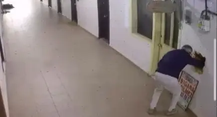 Bakırköy’de akılalmaz saat hırsızlığı: Duvarı delip dolabın içinden saati çaldılar