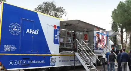 Menemen’de afetlere karşı AFAD TIR'ı