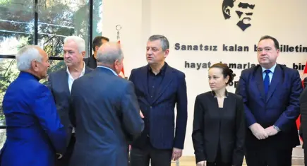 Özgür Özel, Gülşah Durbay için ailesi ile birlikte taziyeleri kabul ediyor