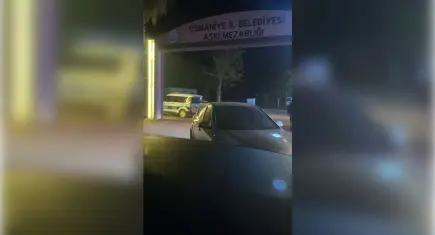 Mezarlıkta şüpheli ölüm: 2 genç arabanın içinde cansız bulundu