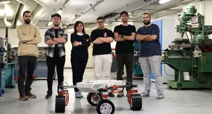 İEÜ’lü mühendis adayları özel robot geliştirdi
