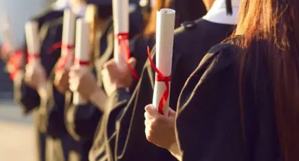 Parayla tez dönemi bitiyor: Akademik sahtecilikte sert yaptırımlar kapıda! Meslekten men ve hapis cezaları gündemde