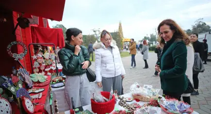 Karşıyaka’da yeni yıl heyecanı meydanlara taştı