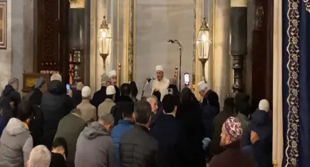 Sultanahmet Camii'nde Regaip Kandili dualarla idrak edildi