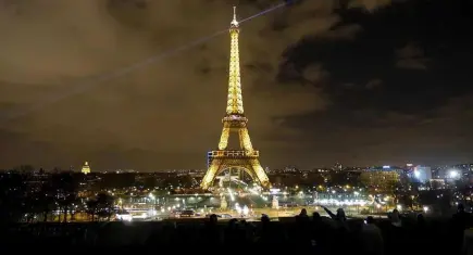Paris’te üç metro istasyonunda saldırı