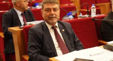 AK Partili Atmaca'dan Tugay'a çimento fabrikaları tepkisi: Kanun değil, siz onlardan yanasınız!