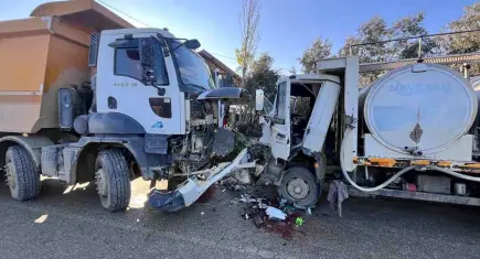 Ödemiş'te kamyonet ile kamyon çarpıştı: 1 yaralı