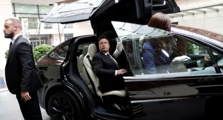 Elon Musk’ın siyasi tavrı satışları mı etkiledi? Tesla yılı düşüşle kapatıyor