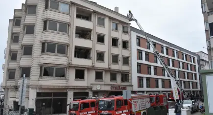 Balıkesir’de korkutan patlama: Atıl haldeki otel binasında yangın çıktı!