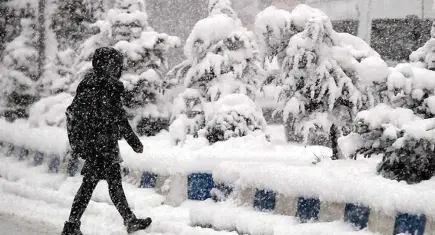 Kar yağışı etkisini artırıyor: Yarın okullar tatil mi, kar tatili olan iller hangileri ?