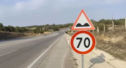Karayollarında tabela kirliliğine son: 58 bin trafik levhası kaldırıldı!