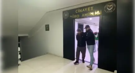 İzmir’de annesini öldüren zanlı, otomobilindeki kan iziyle ortaya çıkarıldı